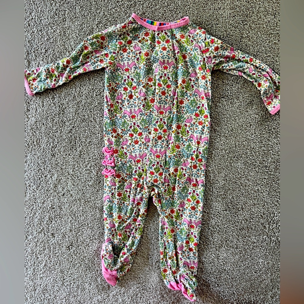 Magnetic me like new onesie footie pajamas size 6-9 months!